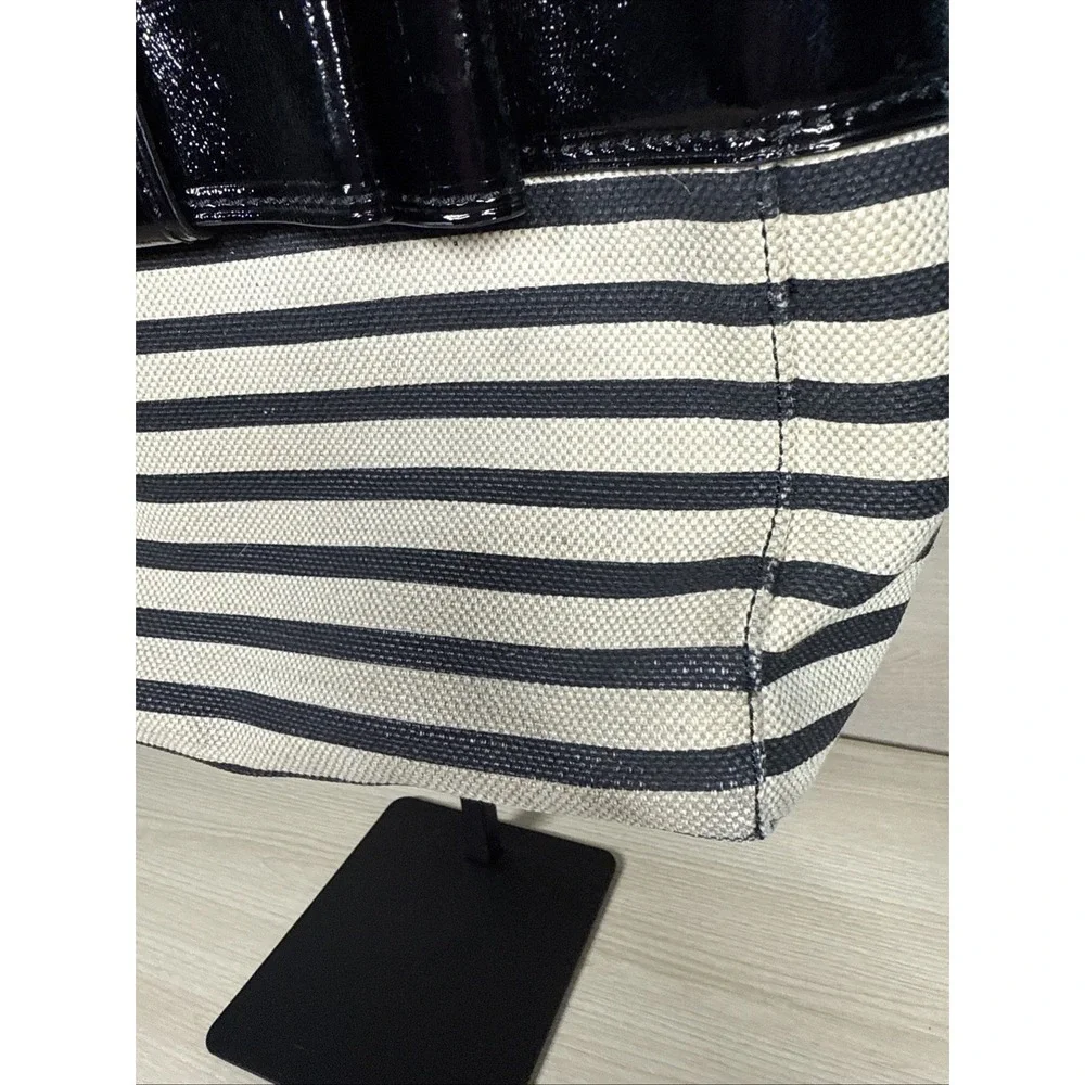 Kate‎ Spade Quinn Cream With Black Patent Leather Striped Purse, w/ Bow Tweed